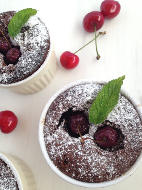 pastelitos-de-chocolate-y-cerezas, chocolate-cherry-cakes