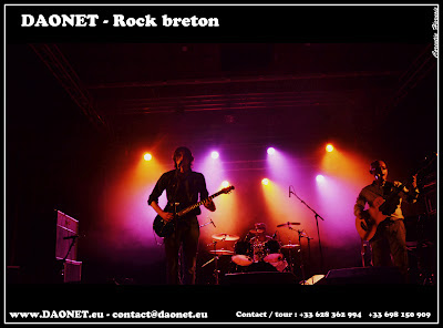 Photo de Daonet sur la scène de St Nolff pour un concert de rock breton, rock celtique en breton