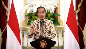 Pandemi Membaik, Jokowi Perbolehkan Shalat Tarawih Berjamaah di Masjid