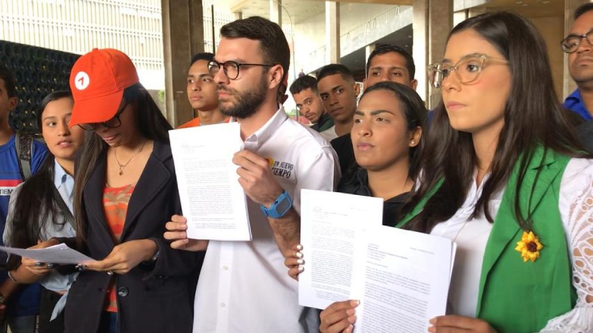 Estudiantes piden al CNE habilitar centros para la inscripción y actualización de registro