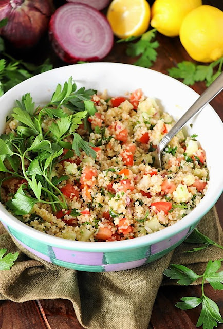  Follow these steps to whip upwardly a large batch of  How to Make Tabouli {or Tabbouleh}