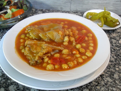 Garbanzos con pies de cerdo