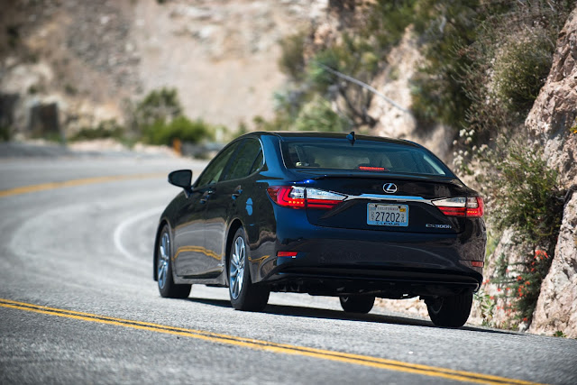 Rear 3/4 view of 2016 Lexus ES 300h