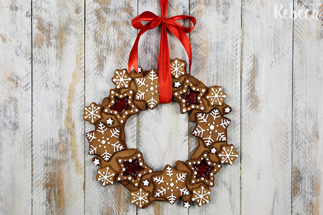 Corona de galletas navideñas