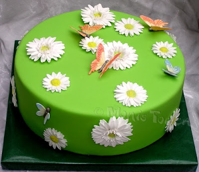 Gruene Torte mit Gerberas aus Zuckerpaste