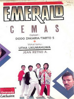  Sebelum masuk industri rekaman mereka banyak tampil dalam pameran dan panggung hiburan Em Emerald – Cemas (1988)