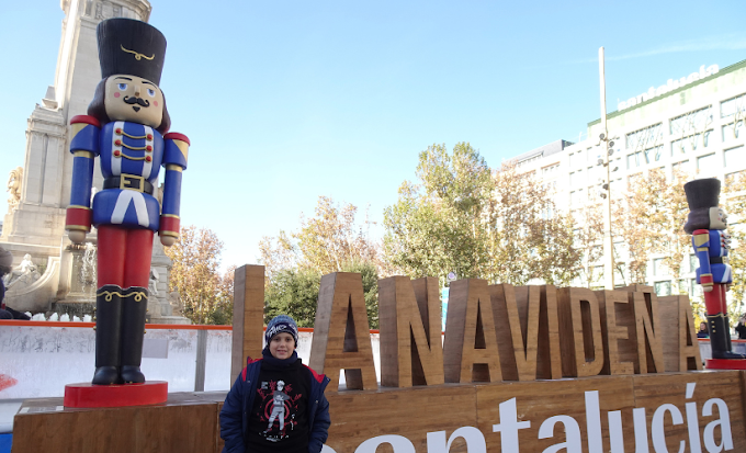 La Navideña en la Plaza de España: Pista de Hielo, Mercadillo Exclusivo y Ambiente Alpino Único en Madrid