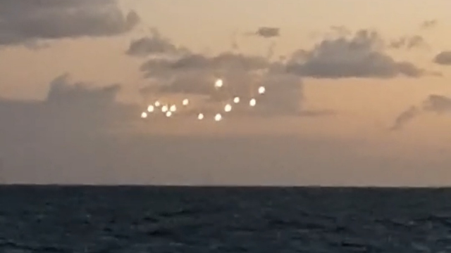 14 UFOs over the Atlantic Ocean, this is a real UFO sighting.