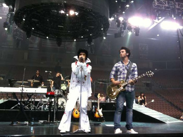 [joe+jonas-elvis-002.jpg]