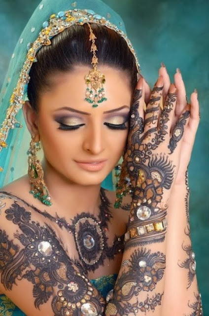 Stylish Mehndi Designs Pictures For Dulhan