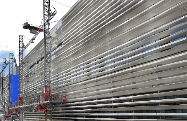 IHU Méditerranée Infection en Marsella. Revestimiento fachada lamas de hormigón ultraligero BFHUP, Fachada de hormigón, Ciprés S.L, Rehabilitación edificio Madrid