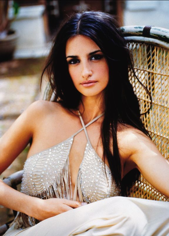 Penelope Cruz's glamorous feathered layers