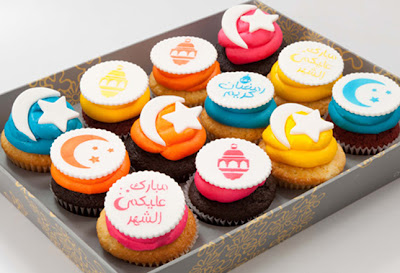 You can give a box of homemade ramadan themed cupcakes to your friends on ramadan.