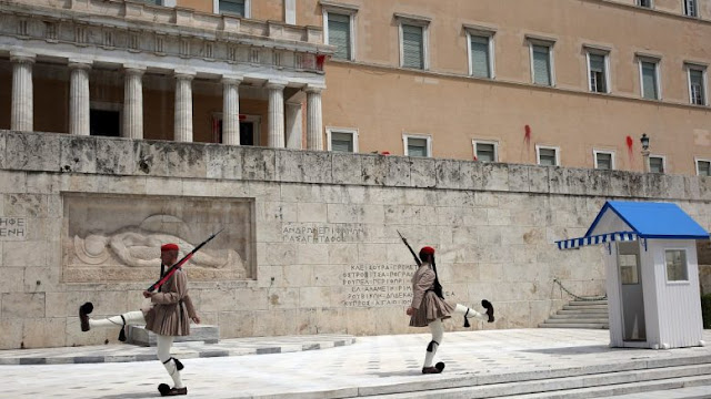 Ο Ρουβίκωνας δίνει λύσεις “δια πάσαν νόσον και πάσαν μαλακίαν”