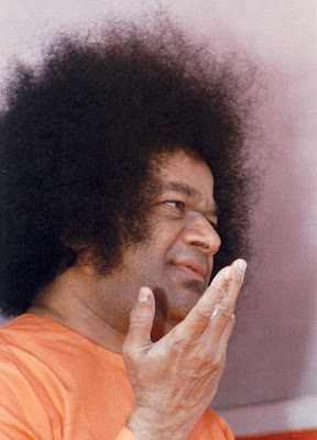 satya sai baba in ecstacy blessing