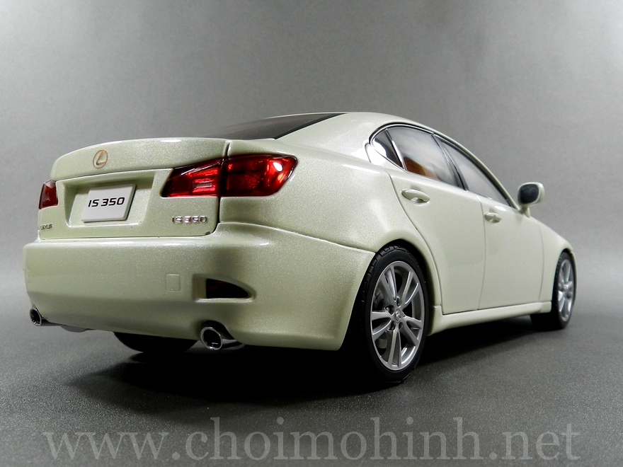 Lexus IS 350 2006 1:18 AUTOart white back