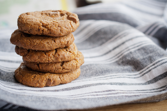 flourless almond butter chocolate chip cookies