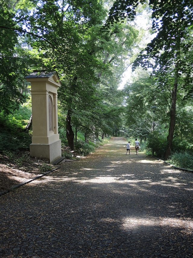 Praag: Een ontdekkingstocht op de Petrinheuvel