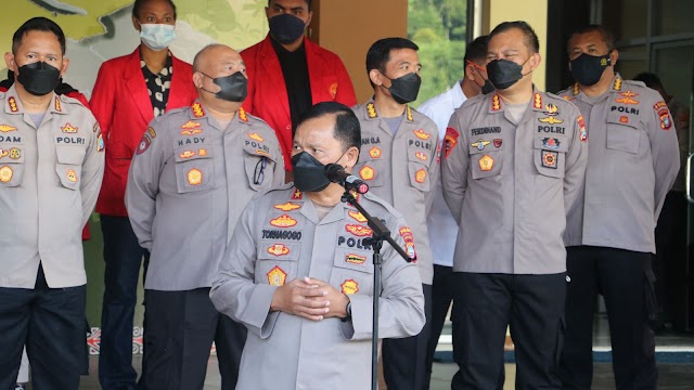 Jelang Hari Bhayangkara Ke-76, Polda Papua Barat Gelar Baksos dan Bansos Serentak