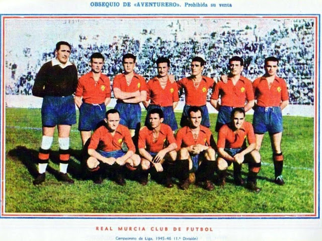 REAL MURCIA. Temporada 1945-46. Lerín, Tito, Gastón, Torrens, Narro, Sierra y Romo. Doménech, Martínez, Novo y Bescós. CLUB ATLÉTICO AVIACIÓN 0 REAL MURCIA 0. 30/09/1945. Campeonato de Liga de 1ª División, jornada 2. Madrid, estadio Metropolitano.