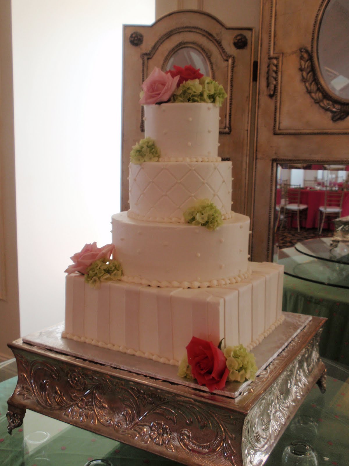 beautiful wedding cake Monday, June 7, 2010