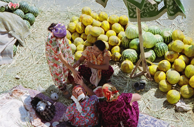 Ouzbékistan, Kokand, marché, melons, © Louis Gigout, 1999