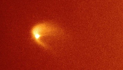 a cauda tripla no asteroide Scheila