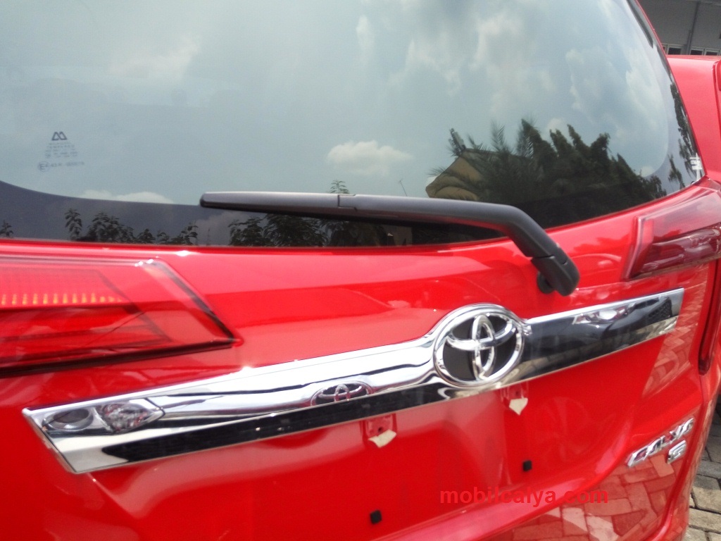 Warna Gambar Video Foto Mobil Toyota Calya Merah Interior 2016