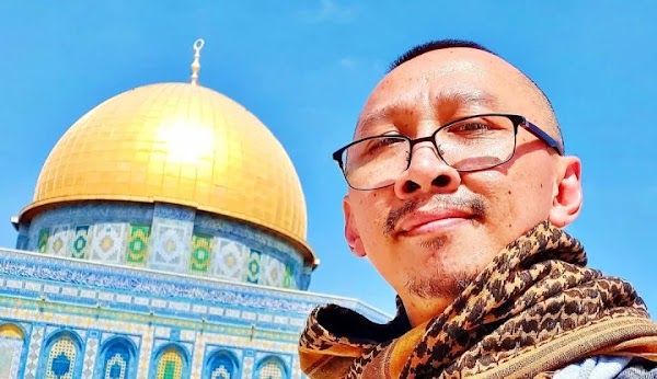 Kiai Fahim Serang Quraish Shihab yang Ngebolehin Ucapin Natal, Abu Janda Ngakak: Selamat Natal Haram, Itunya Santriwati Halal, Asemmm!