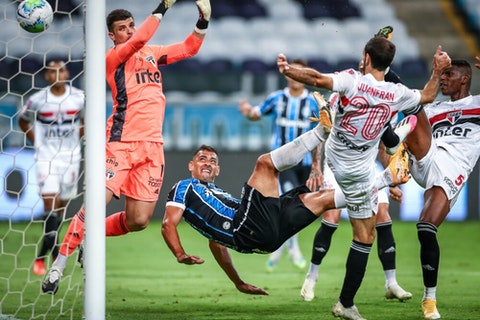 Copa do Brasil: Diego Souza marca, e Grêmio vence São Paulo
