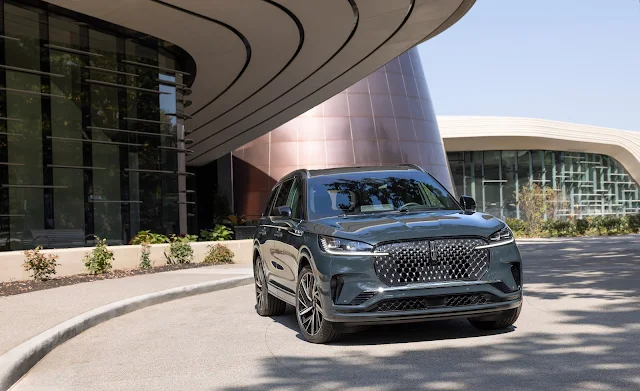 Lincoln Aviator Black Label 2025 / AutosMk