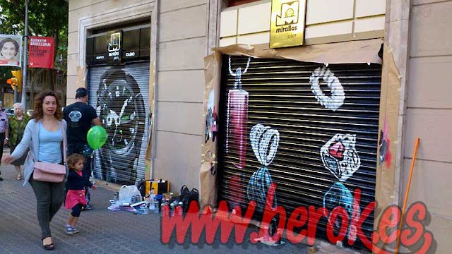 grafitis en persianas del barrio de Gracia