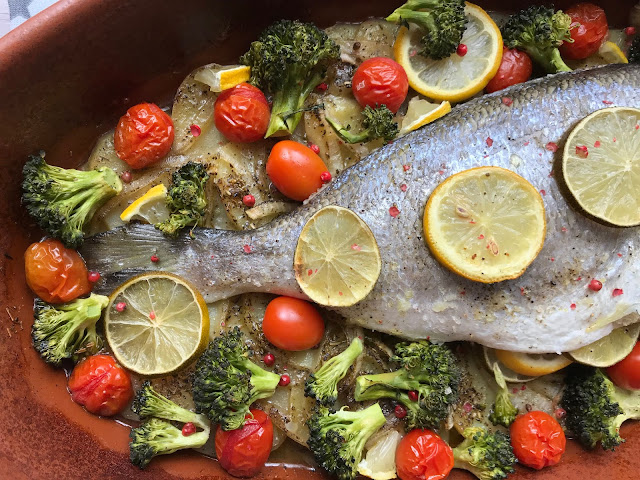 DORADA AL HORNO CON VERDURAS RECETA