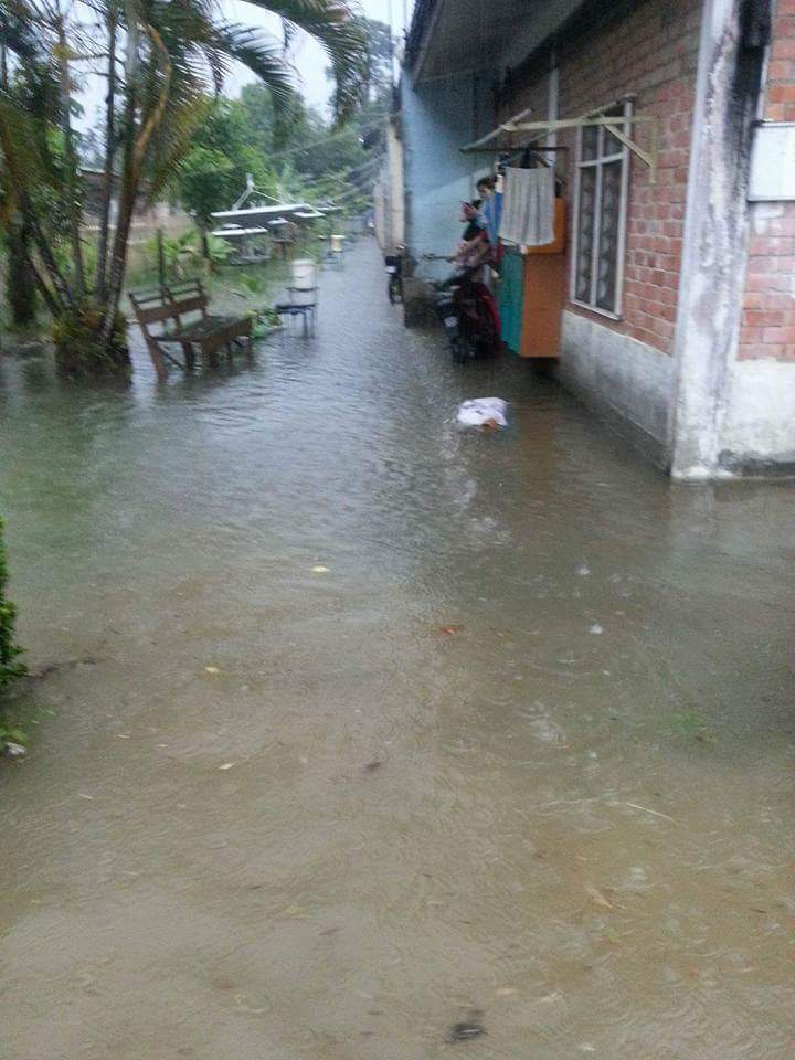 Banjir kilat melanda Bintulu.  MERADONG TODAY