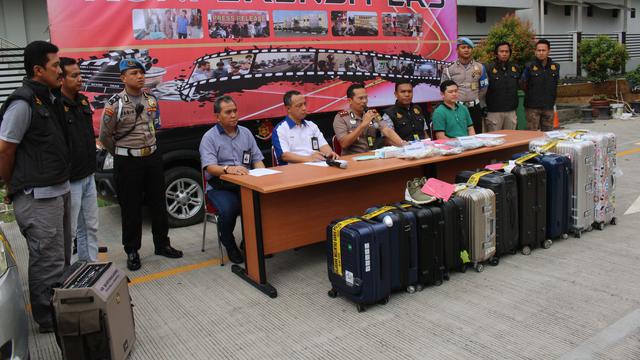 POLISI MELEPASKAN PENJAMBRET BAGASI SOEKARNO-HATTA