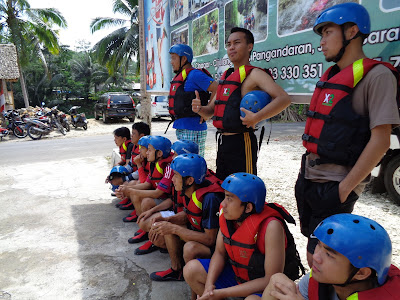 body rafting green canyon indonesia,body rafting,green canyon