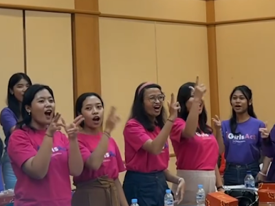 Santy Sastra Dukung “Girls Act” dengan Pelatihan Public Speaking Inspiratif, Santy Sastra Public Speaking