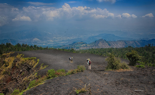 Guatemala volcanoes geology field trip travel Antigua Panajachel Pacaya Fuego Agua Atitlan copyright rocdoctravel.com