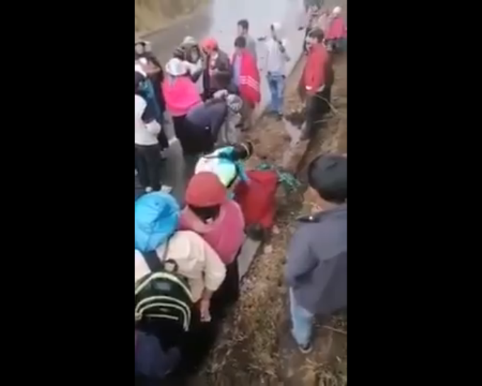 Automotor se accidentó en la vía Guaranda - Ambato