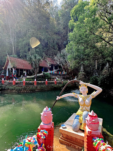 泰國清邁清道寺 Chiangdao temple外觀有一個湖