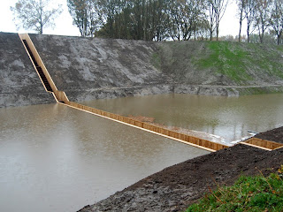 Jembatan unik Dalam Air - infolabel.blogspot.com