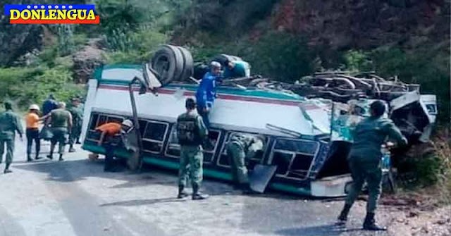 Autobús volcado en Trujillo estaba repleto de milicianos chavistas que iban para un acto