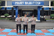Kapolres Majalengka Berikan Apresiasi Kepada Bhabinkamtibmas Berprestasi Usai Upacara Korp Raport Pengabdian