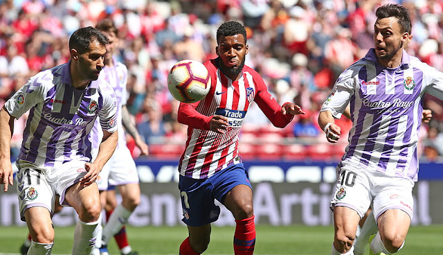 Javi Moyano, Lemar y Óscar Plano en pos del balón. CLUB ATLÉTICO DE MADRID 1 REAL VALLADOLID C. F. 0. 27/04/2019. Campeonato de Liga de 1ª División, jornada 35. Madrid, estadio Wanda-Metropolitano: 53.123 espectadores.GOLES: 1-0: 65’, Joaquín, en propia puerta.