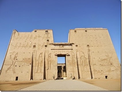 temple_of_horus_entrance