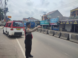 Tekan Gangguan Kamtibmas dan Kemacetan, Personel Satsamapta Polres Serang Laksanakan Strong Point Sore