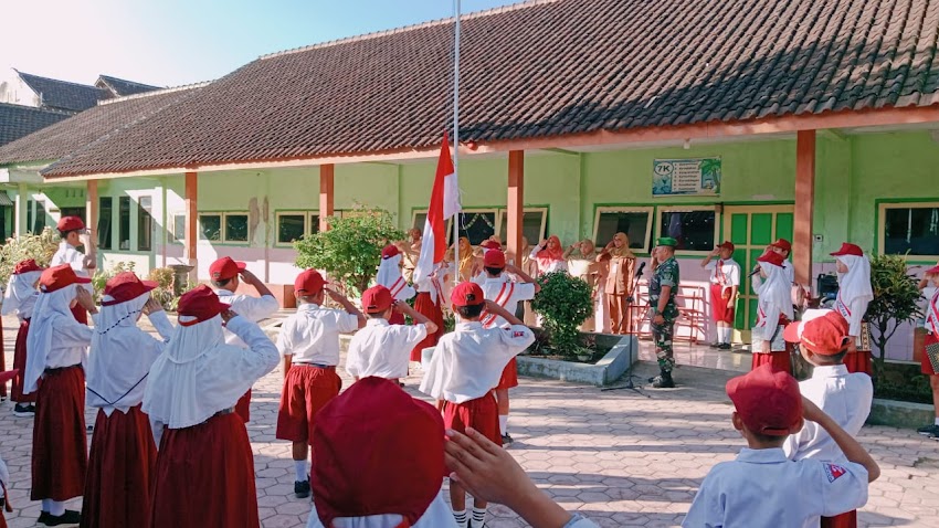 Momen Upacara Bendera, menjadi sasana penghormatan atas dedikasi Babinsa Koncer Kidul.