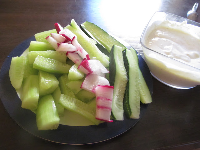healthy snack - vegetables with sauce