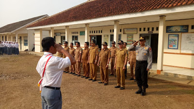 Kapolsek Pabuaran, Gelar Sambang Sekolah Dan Jadi Pembina Upacara Bendera