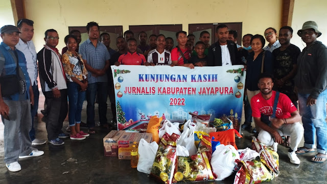 Kunjungan Kasih Natal Jurnalis Jayapura di Panti Asuhan Polomo Sentani